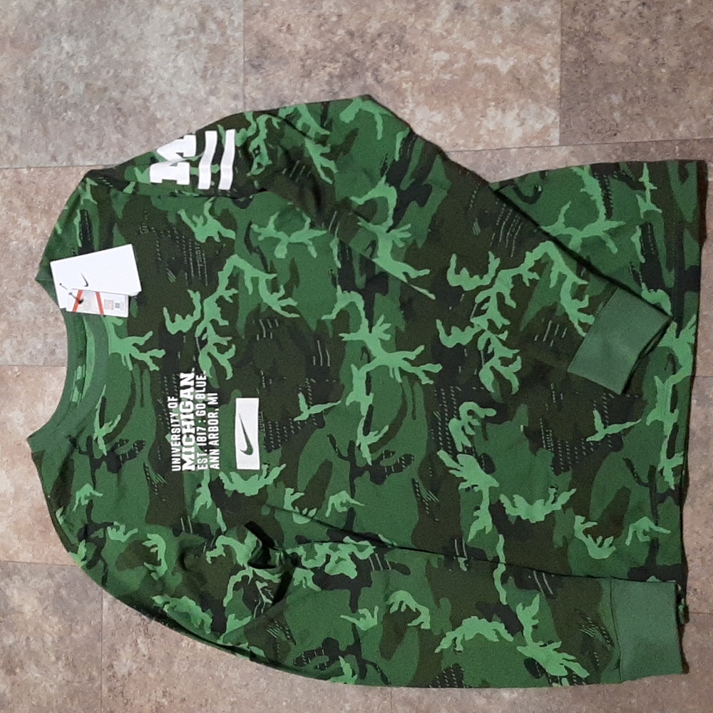New. Nike Michigan Wolverines Camo Military Appreciation Long Sleeve T-Shirt.